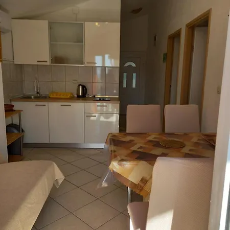 Dvorski Apartamento *