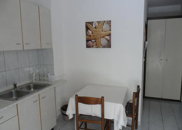 Dvorski Мандре