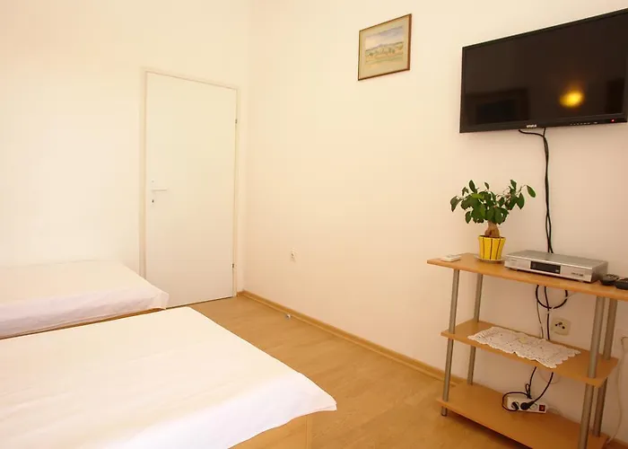 Dvorski Мандре