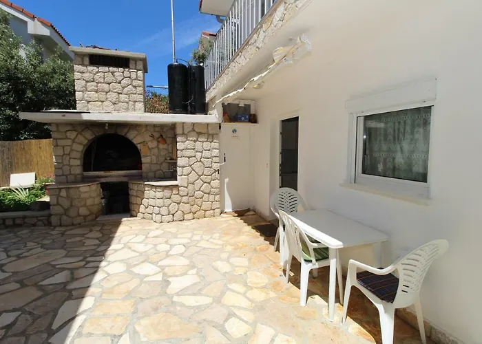 Dvorski Apartman Mandre